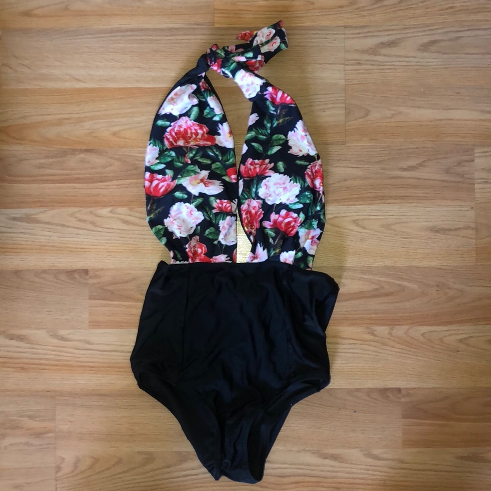 Women’s Cupshe bathing suit.